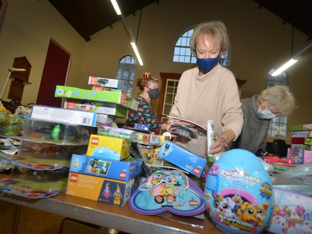Surviving Christmas volunteers making hampers at the Salvation Army hall in Hastings. SUS-211214-121507001