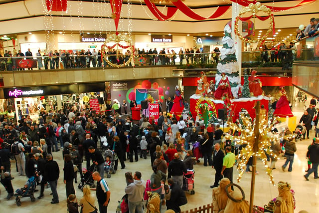 Queensgate christmas lights switch on.