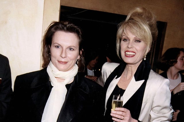 LONDON - MARCH 31:  Comedian's Jennifer Saunders (L) and Joanna Lumley at Daphne's restaurant on March 31, 1995 in London. (Photo by Dave Benett/Getty Images) 51886437,175309124