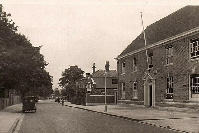 This is a picture of a well known stretch of road, taken in the late 1920s or early 1930s.