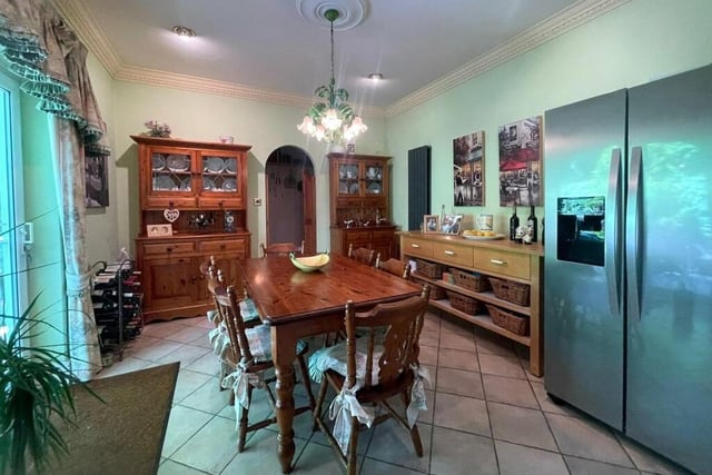 Next to the kitchen/diner is this exquisite breakfast room. The perfect place to start the day!