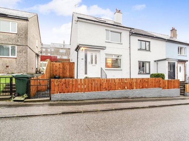 3 bedroom end terrace house in Oban.
Average house price in Argyll & Bute - £154,873.