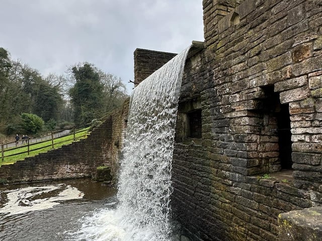 This feature was added to the grounds in the 1700s to enhance the area's romantic appeal. A cascade was constructed at the point where The Garden Lake meets the River Leen, allowing the lake's overflow to flow into the river. The waterfall was added to the Abbey during the time of William, the fourth Lord Byron, who was the predecessor of the poet George Byron, the most famous Lord Byron. Visitors can view the cascade from a unique vantage point, reflecting the beauty of the building and its grounds.