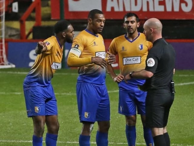 Mansfield complain after Charlton's controversial third goal