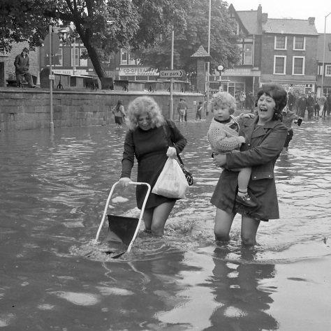 Bridge Street is almost unrecognisable, do you remember having to walk through this? 1976.