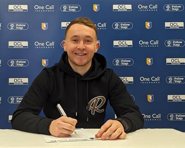 Louis Reed signs a new contract for Stags.
