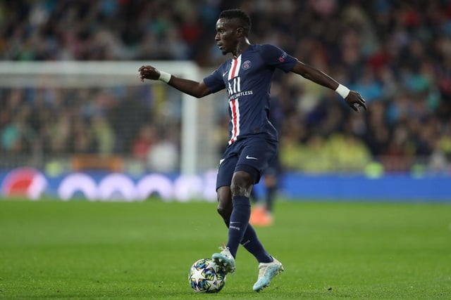 Manchester United are ready to bring PSG midfielder Idrissa Gueye back to the Premier League, though face competition from Wolves. (Le10Sport)