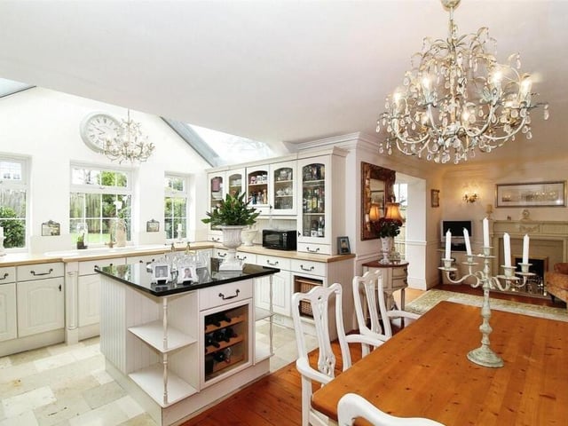 More majesty to marvel at in the dining room and kitchen.