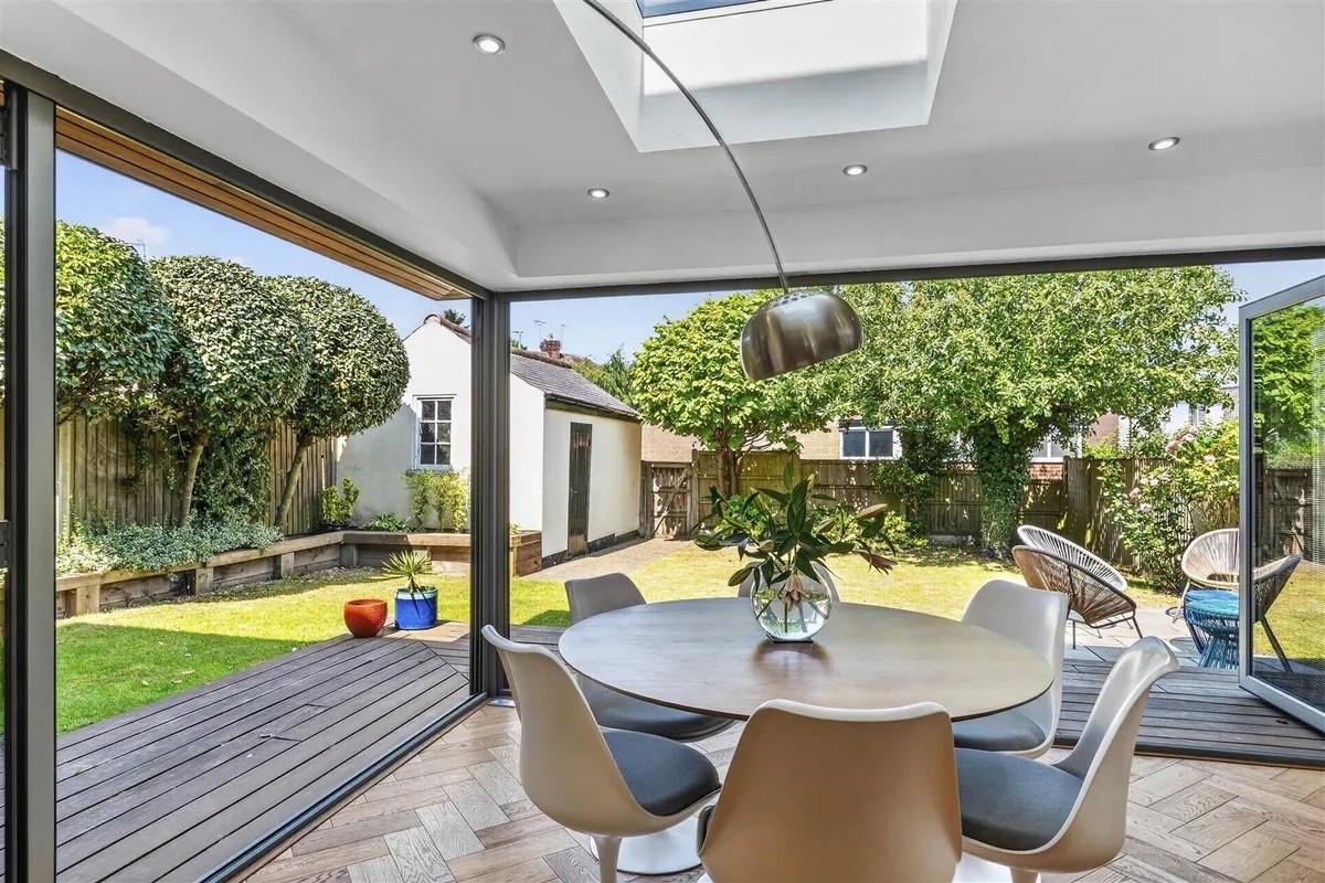 LUXUS: Haus mit vier Schlafzimmern in Mansfield und einem großartigen ...