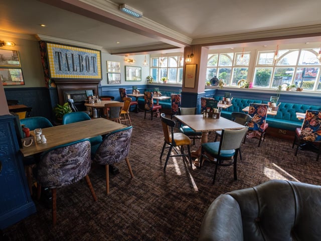 The pub offers a Friday feeling any day of the week with a wide range of food and drinks as well as best-in-class entertainment, including premium TV sports and an exciting programme of live music.