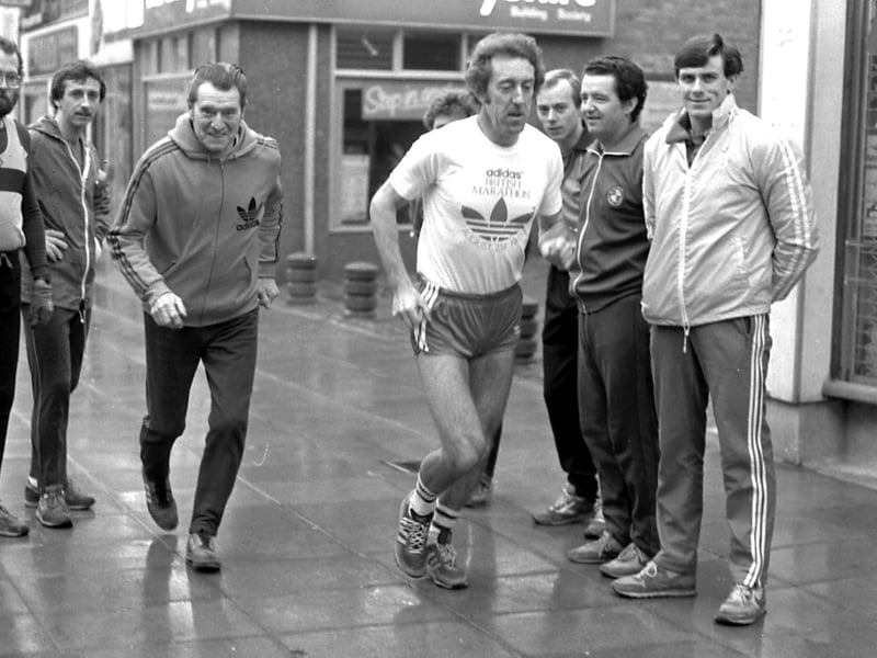 Sutton Harriers start of Marathon by Olympic Athelete John Whetton in 1984.