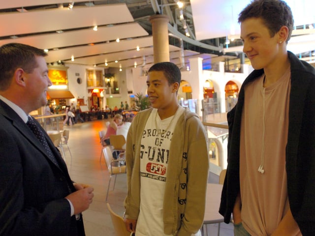 Mick Osborne from Meadowhall chated to Hahan Saxon(centre) and David Marsden (both 15)