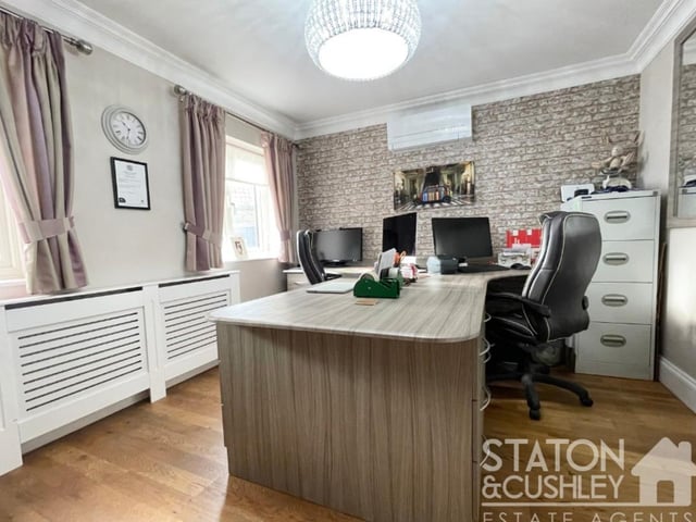 This sizeable office, which faces the front of the Park Mews house, is ideal if you find yourself working, or studying, from home. It has air conditioning, fitted cupboards and solid oak flooring.