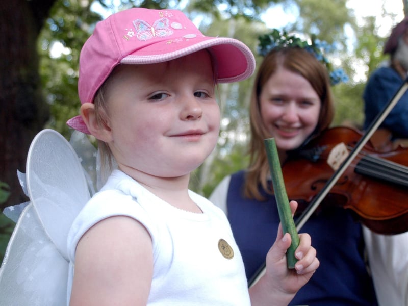 Young Ella Green from Edwinstowe joins in with the Crazy Dutch Regulars at the Robin Hood Festival in 2007.