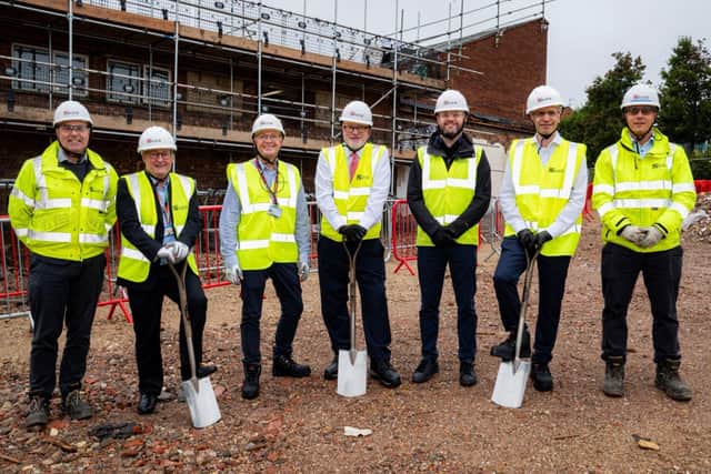 staff members from Sherwood Forest Hospitals, the building contractor's site manager, and Mansfield MP, Steve Yemm
