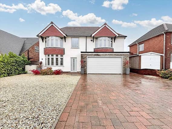 Set in a highly sought-after location with excellent links to the M1 Motorway, this home combines countryside serenity with commuter convenience. The property also benefits from a new roof installed in 2020.