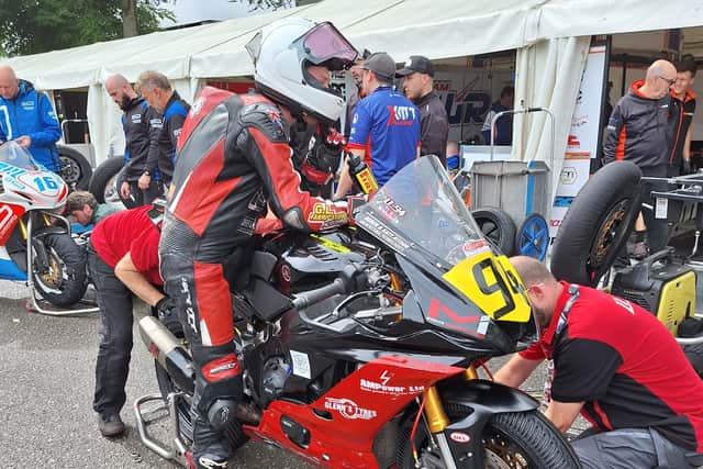 Lynden Leatherland's wet tyres are changed for drys at Cadwell.