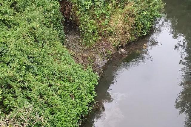 Nothing like a paddle in the River Maun when you were a kid - a pastime that has all but disappeared now due to increased health and safety concerns.