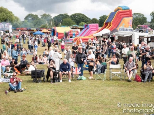 A crowd of music fans gathered as the sun came out.