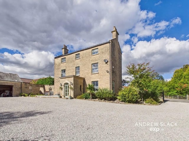 The Farmhouse, Rushley Manor – Semi-detached Georgian farmhouse with optional paddock A rare opportunity to acquire a beautifully restored semi-detached Georgian farmhouse, set within the prestigious Rushley Manor private development. Dating back to the early 1800s and constructed from local Mansfield sandstone, this elegant home offers almost 3,000 sq. Ft. Of accommodation (2912 sq. Ft.), blending Georgian character with modern comfort.