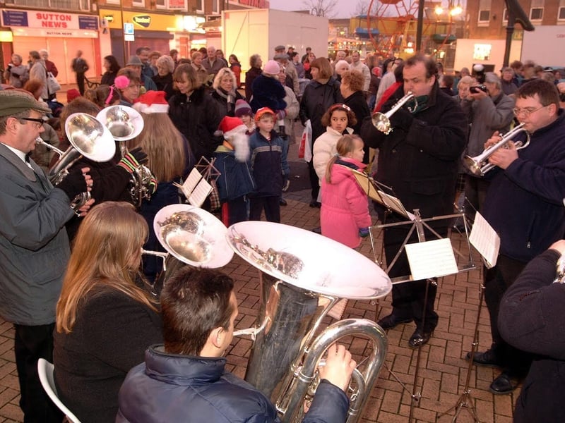 Always a popular date in the diary, did you go to Sutton Lights switch-on event in 2001?