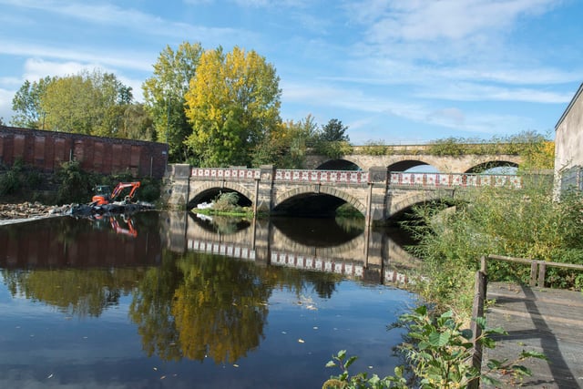 This is a route with a more urban flavour. The five-mile walk runs from Lady's Bridge in the city centre to the boundary with Rotherham at Meadowhall, passing through Sheffield's industrial east end. There are links to the Upper Don Walk and to the Sheffield Canal at Tinsley.