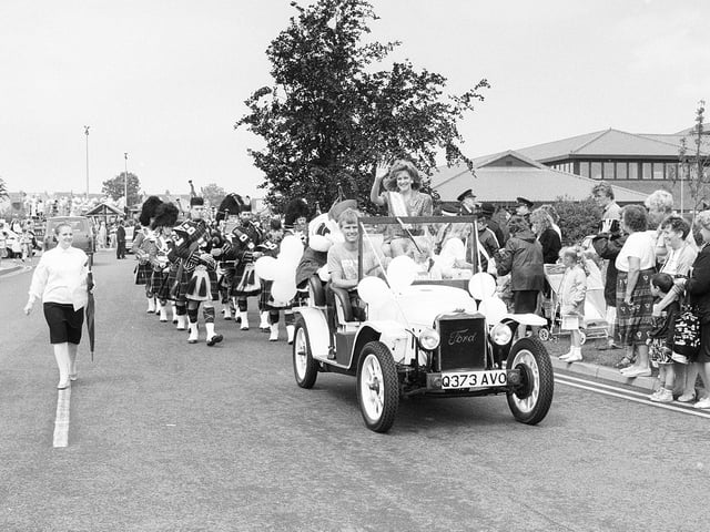 Do you remember the carnival from 1990? Did you watch the procession?
