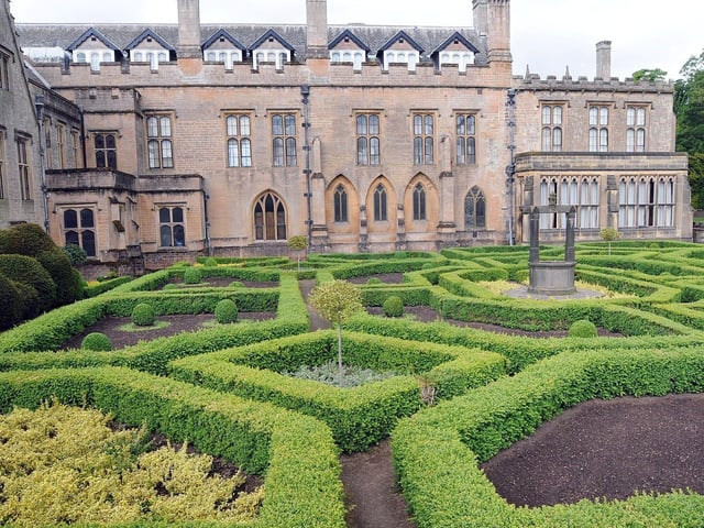 Newstead Abbey on Nottingham Road, Ravenshead, has a 4.7 rating, based on 4,900 Google reviews.