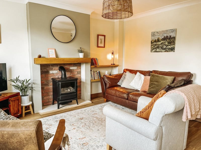 This five-star property in Matlock can accommodate up to 5 guests and features 2 bedrooms, 4 beds, and 1 bathroom. Renovated 2024, this spacious stone cottage, overlooks the historic Bentley Brook conservation area. The home is beautifully styled, with a private garden and off road parking for two cars. Just under an hour away from the Sherwood Forest area. It costs £107 per night. See more at: www.airbnb.co.uk