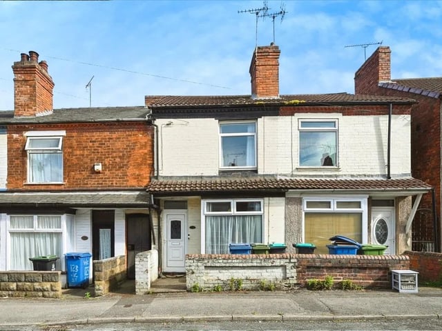 A well-presented two-bedroom terraced house on situated in an ideal location, the property is within walking distance to the Mansfield town centre, close to local primary schools, shops and transport links. Accommodation comprising; lounge, dining room and kitchen to the rear of the property. Upstairs there are two double bedrooms and a large family bathroom. Externally, there is a low maintenance garden to the rear and on street parking to the front. The property is currently tenanted and generating a rental income of £400 pcm, if the property sells to another landlord they would love to stay and can pay 600PCM. This would make an ideal investment for any landlord looking to expand their portfolio.