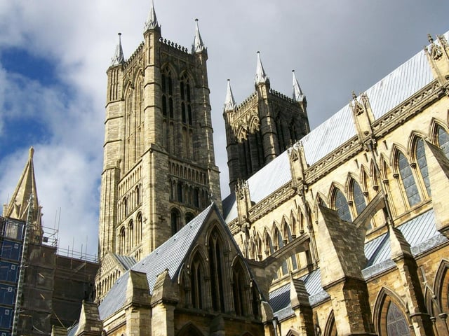 Mix the old with the new with modern marina and the famous Steep Hill climb to meet the dragon in the castle and see the magnificent cathedral
