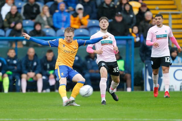 Mansfield Town midfielder George Maris passes the ball forward: Chris Holloway / The Bigger Picture.media