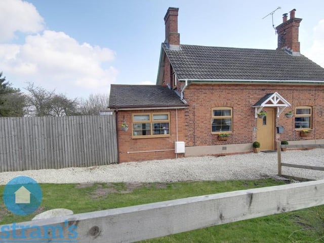 Let's take a second look at the fine frontage, which offers plenty of room for off-street parking.
