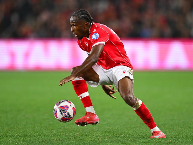 Burton Albion have signed left-back Sebastian Revan on a season-long loan from Championship club Wrexham.