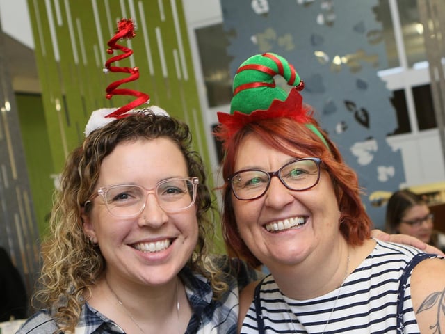 Clare Yates and Sian Bullen at Mansfield Library.