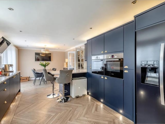 There are modern and contemporary fixtures and fittings throughout to include a contemporary fitted kitchen with Calacatta quartz worktops.