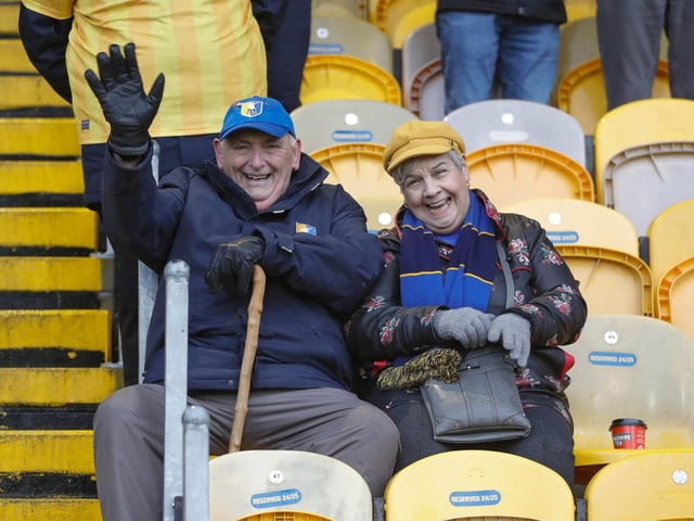 Mansfield Town suffered a fifth straight League One defeat after being beaten by Huddersfield.