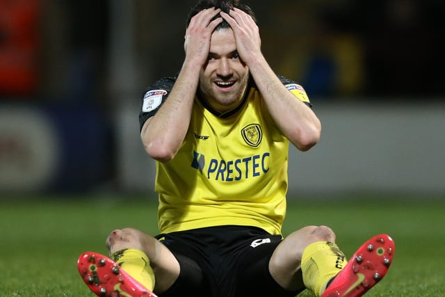 Sunderland are still in the race to sign free agent Scott Fraser after the former Burton Albion talisman rejected a move to Championship newcomers Rotherham United. (Daily Record)