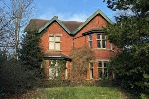 This former doctor's home and surgery has been unoccupied for some time. Extensive work is required to bring it back into a habitable condition.