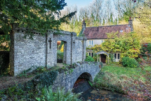 The property at Ston Easton Park comes complete with an additional three-bedroom gardeners' cottage and an old coach house. Charming, we're sure you'll agree.