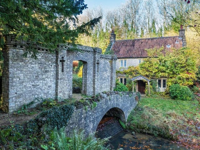 The property at Ston Easton Park comes complete with an additional three-bedroom gardeners' cottage and an old coach house. Charming, we're sure you'll agree.