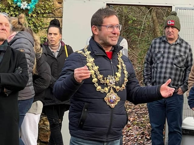 Mansfield Mayor Andy Abrahams came along to support the Christmas fair.