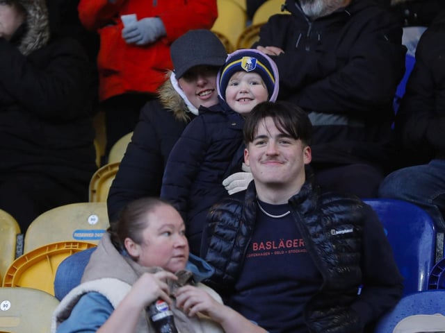 Mansfield Town suffered a fifth straight League One defeat after being beaten by Huddersfield.