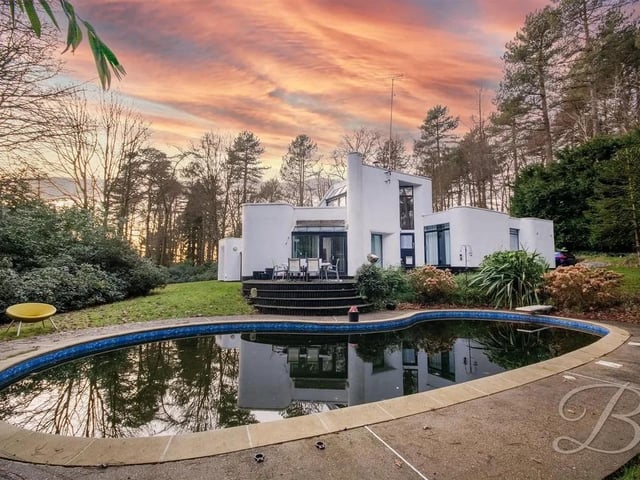 The expansive garden, surrounded by mature woodlands, provides a peaceful setting to enjoy all year round. The natural landscape, enhanced with a variety of trees and plants, offers privacy and seclusion. At the heart of the garden is a heated swimming pool, a unique feature that is sure to impress!