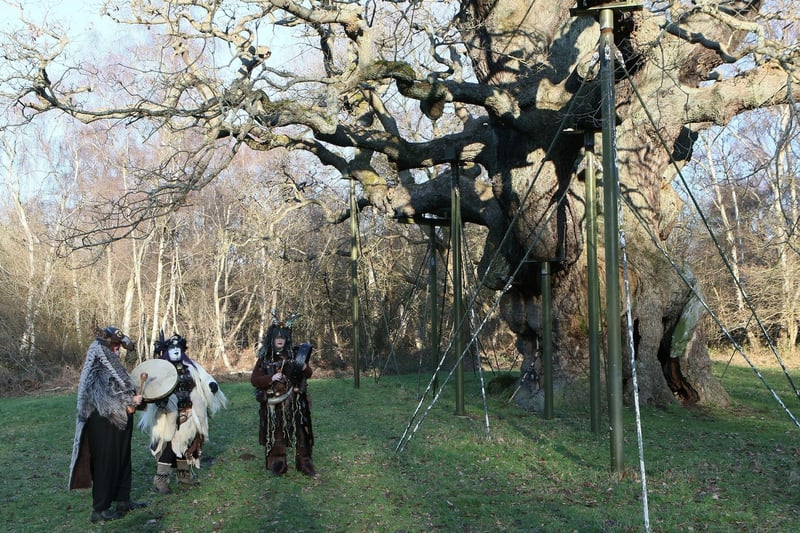 Edwinstowe is home of The Major Oak, the 1,000 year old hideout of Robin Hood. Legend has it that the mighty oak not only provided Robin Hood with shelter, it was also the place where he and his Merry Men hid and camped on their adventures.