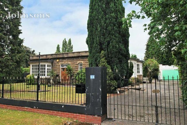 This three bedroom bungalow has a very grand bungalow.