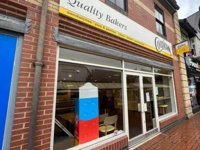 There is a retail unit available for £25,000 per annum at 2 Bridge Street, Worksop. It measures 1,303 square feet, with a rate of £19.19 per square foot per annum. View more about this space at www.zoopla.co.uk/to-rent/commercial/details/65301840/.