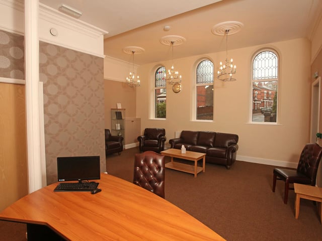 Gillotts interior
