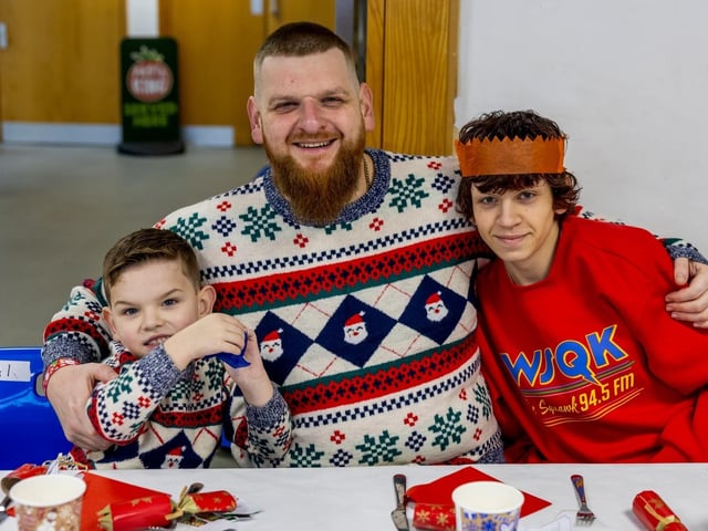 The event aimed to ensure that people in the local area could experience the warmth and joy of a traditional Christmas dinner