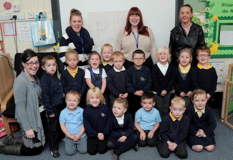 Pupils join Asquith Primary School's Class R2  in 2015.